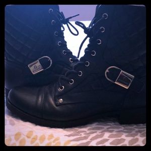 Combat boots